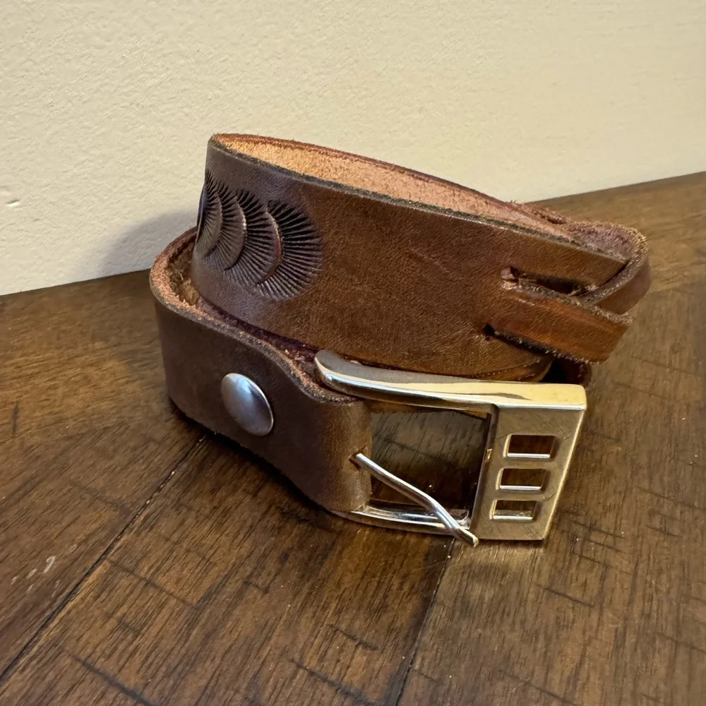 Hand Tooled Leather Belt w Gold Tone Buckle‎ 31” Length Western Navajo Etched